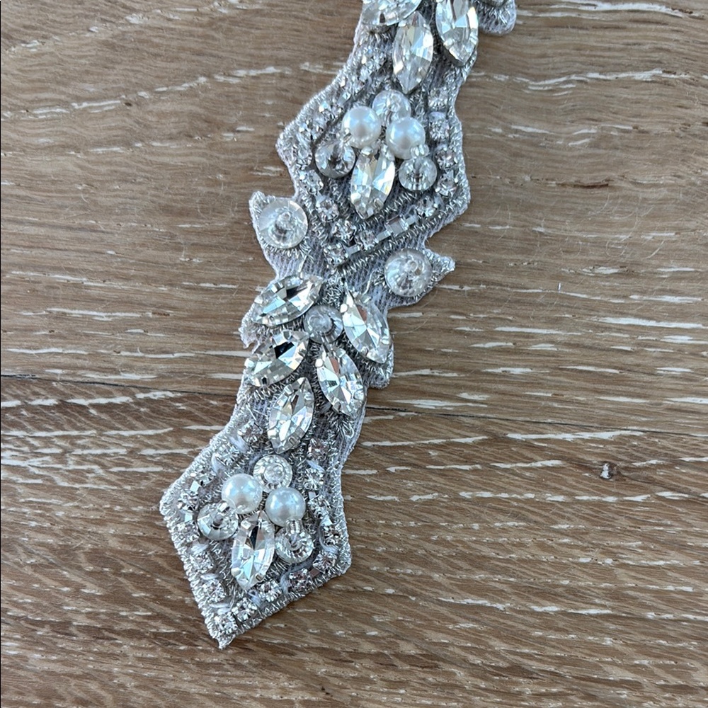 Elegant Silver Crystal Belt - Picture 3 of 4